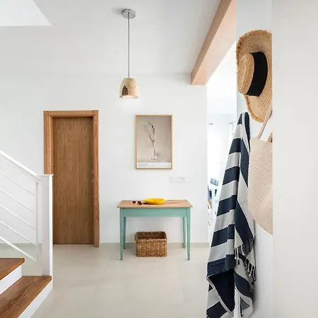 Lucitimo - Modern 3 Bedroom - Perfect For Families - Well Furnished Interior Villa *