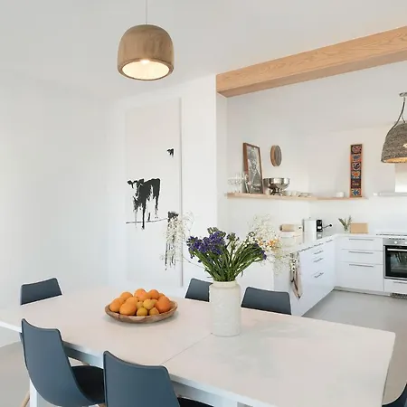 Villa Lucitimo - Modern 3 Bedroom - Perfect For Families - Well Furnished Interior *